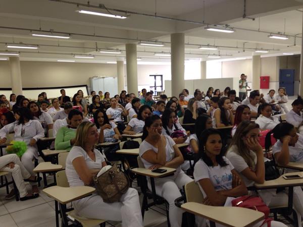 ABEn-DF na Semana Basileira de Enfermagem da Uniplan Aguas Claras - 10/05 Manhã - Diretora Daniela Martins